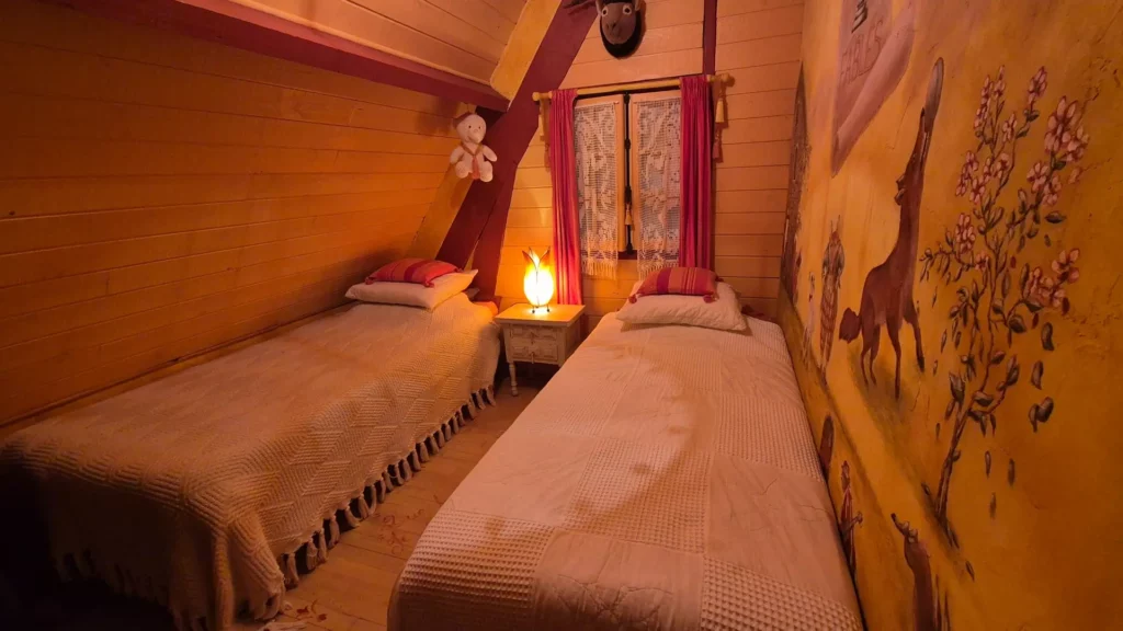 gite-sarlat-la-chaumiere-calme-piscine-dordogne-tourisme-chambre-double