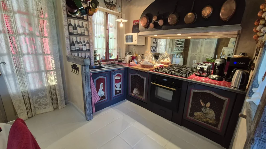 gite-sarlat-la-chaumiere-calme-piscine-dordogne-tourisme-cuisine-piece-de-vie