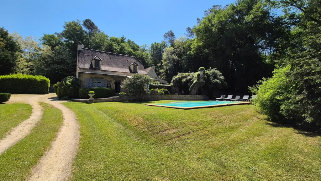 gite-sarlat-la-chaumiere-calme-piscine-dordogne-tourisme-piscine
