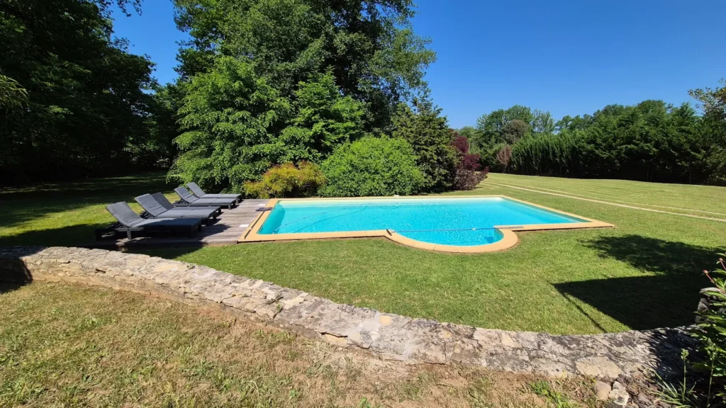 gite-sarlat-la-chaumiere-calme-piscine-dordogne-tourisme-piscine-jardin